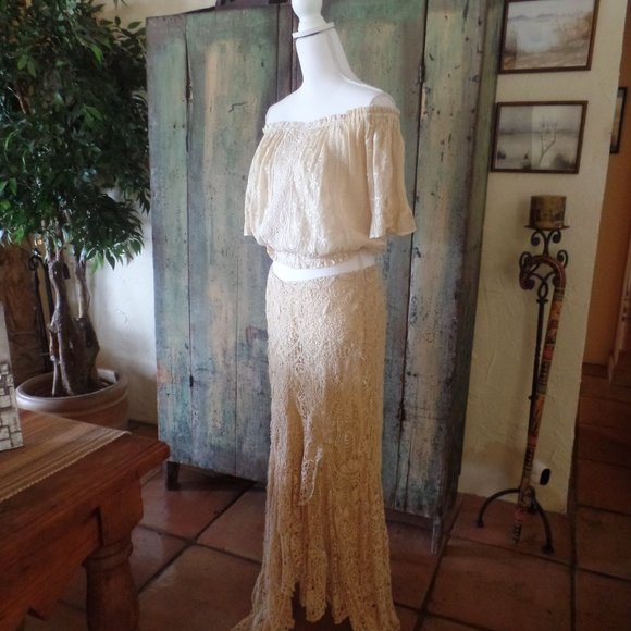 Ralph Lauren Dresses & Skirts - Ralph Lauren Silk lined Lace Maxi skirt